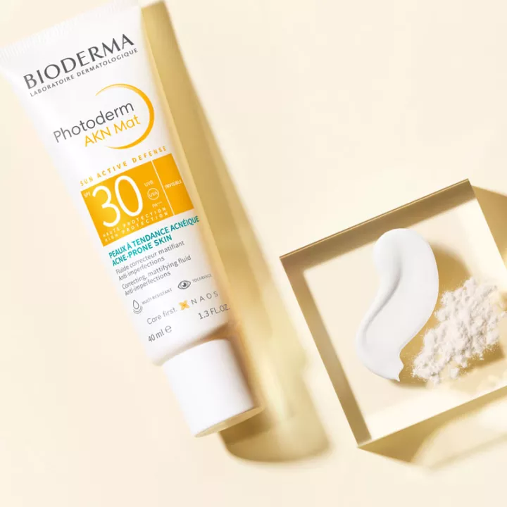 Bioderma Photoderm AKN Mat SPF30 Fluido correttivo opacizzante 40ml