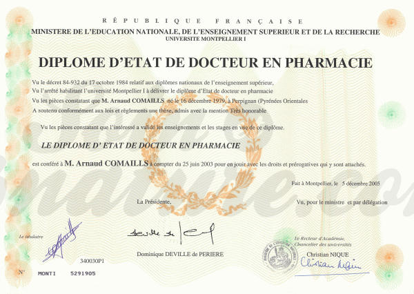 Photo du Diplôme de Docteur en Pharmacie d'Arnaud Comaills